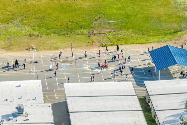 There nare 519 students enrolled at Sierra Enterprise Elementary.