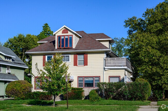 Many colorful American Foursquare-style homes are located in Old Town.