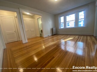 76 Washington St Unit 10, Boston, MA 02135