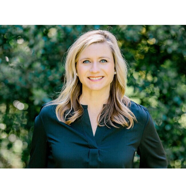 Mandy Hooks Real Estate Agent in Bowling Green, KY