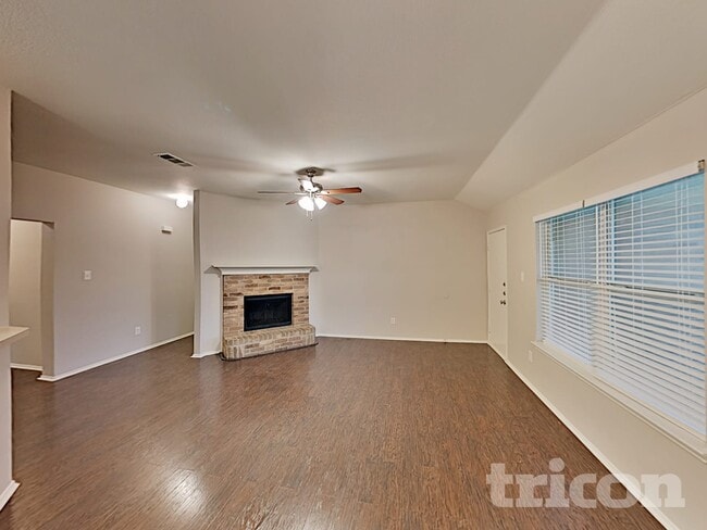 1832 Mcneely St, Lancaster, TX 75134 - photo 3