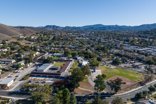 Conejo Elementary School is highly-rated school.