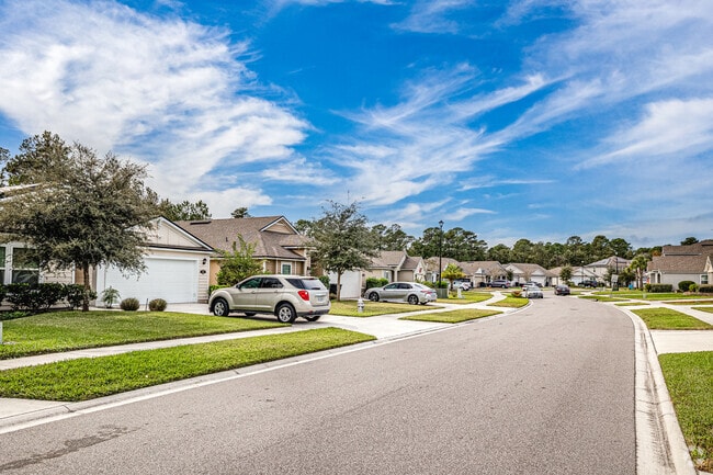 Enjoy the welcoming communities throughout Middleburg.