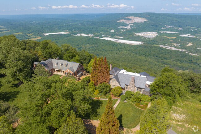 These Lookout Mountain homes have stunning views to the west.