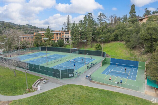 Crestview residents can visit the nearby Orinda Community Park to play tennis or raquetball.