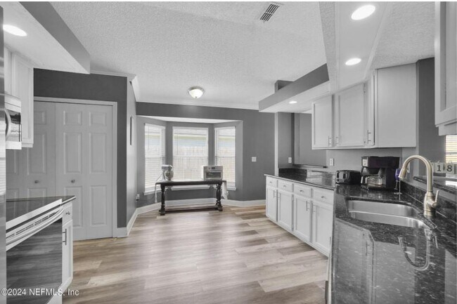 8959 Bridgecreek Dr, Jacksonville, FL 32244 - photo 5