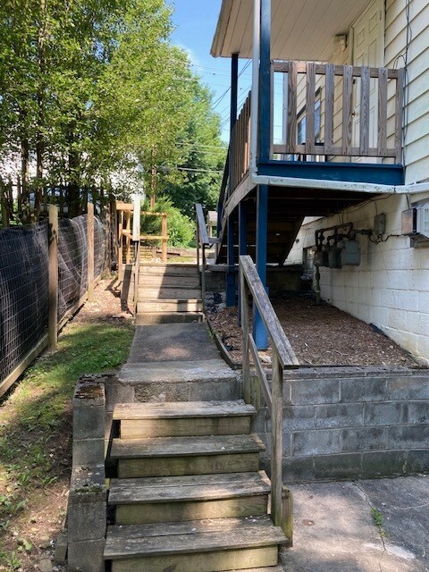 528 Grove St unit 1, Morgantown, WV 26505 - photo 2