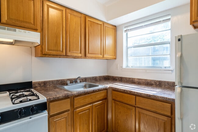 1BR, 1BA - 738SF - Kitchen