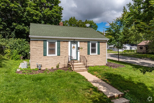 Olde Norwood provides a wide range of excellently maintained Cape Cod homes.