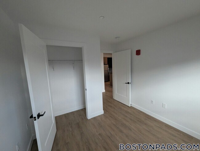 199 Gardner St unit 405, Boston, MA 02132 - photo 3