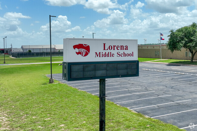 GreatSchools gives Lorena Middle School a 14:1 student-to-teacher ratio.