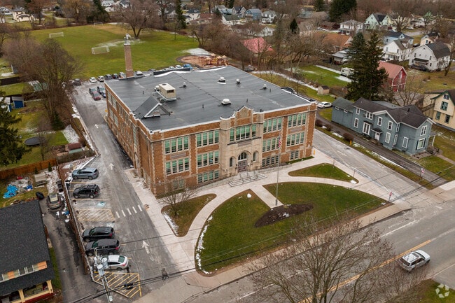 Peterboro Street Elementary in Canastota received a B- from Niche (2024).