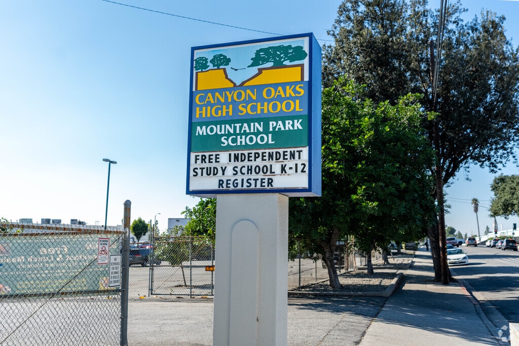 Mountain Park School Front sign.