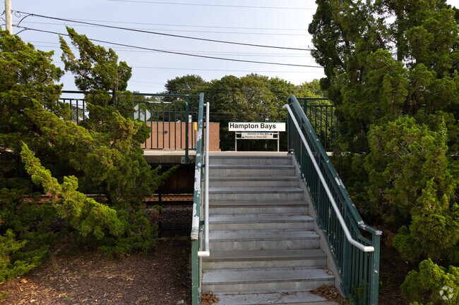 East Quogue’s Hampton Bays station offers rail access to Manhattan via the Long Island Railroad.