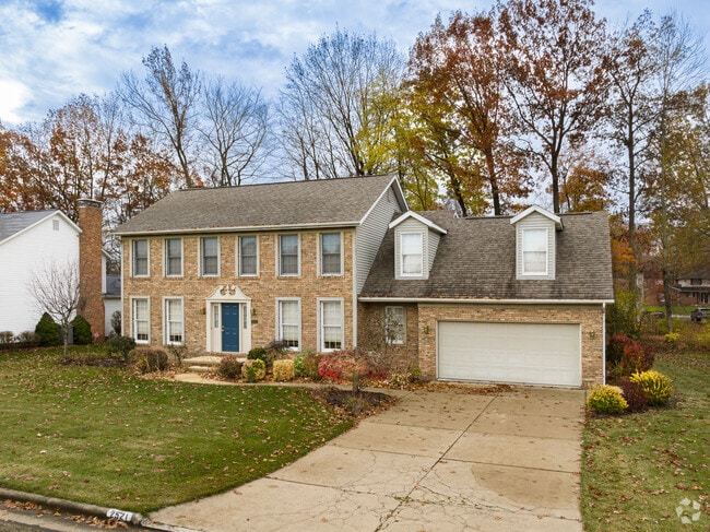 There are many late 20th century Colonial Revival style homes in Sippo Heights.
