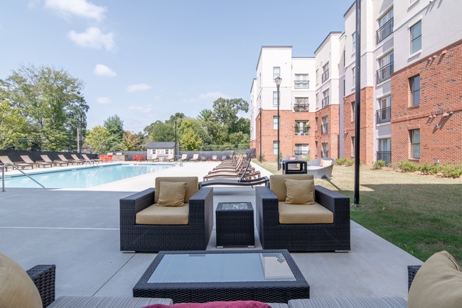 The Pad on Harvard, Atlanta, GA 30337 - photo 2