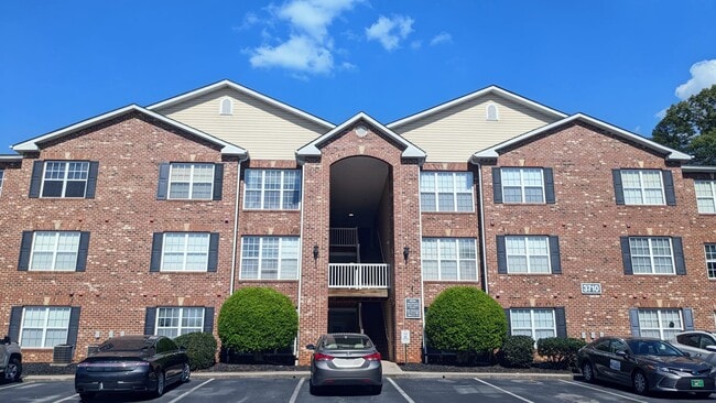 3710 Cotswold Ave unit Cotswold Park Condo, Greensboro, NC 27410 - photo 2