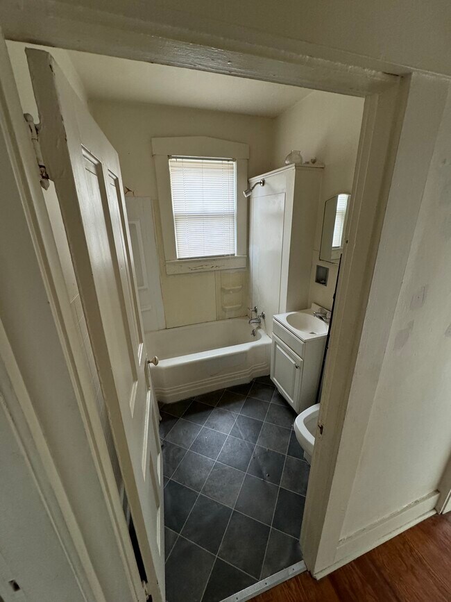 208 N Adams St unit B, Marion, IN 46952 - photo 5