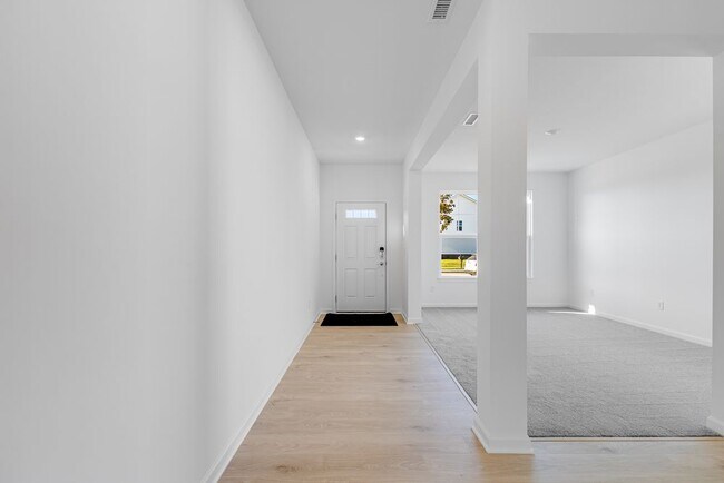 292 Commodore Dr, Pittsboro, IN 46167 - photo 5