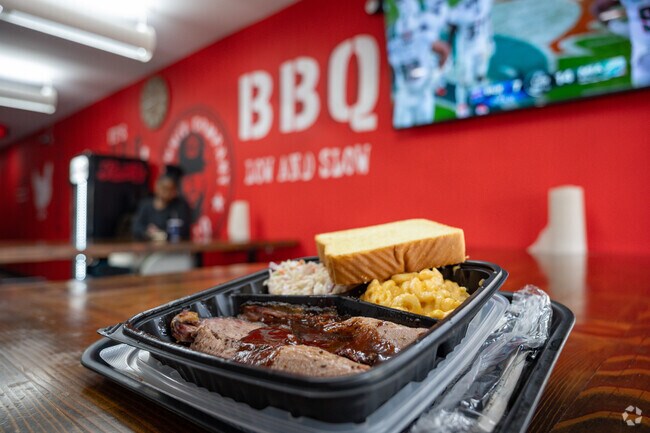 Village Park residents head to Tommys BBQ for lunch or dinner.