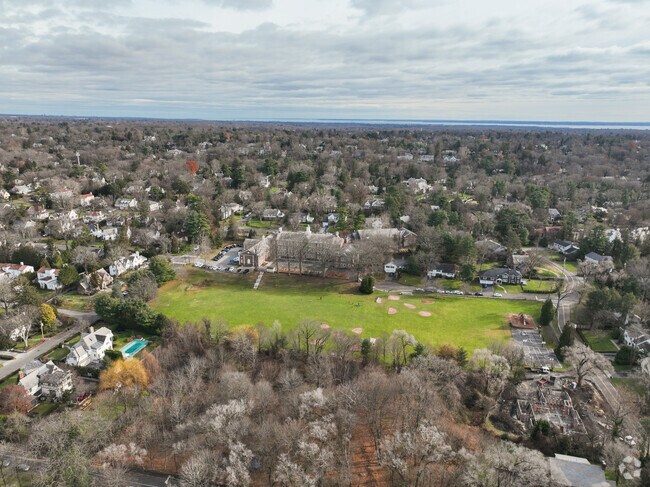 Fox Meadow Elementary School is located on Brewster Rd in Scarsdale, NY.