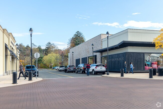 Evergreen Walk in South Windsor, Connecticut, is a quiet mall to enjoy your shopping.