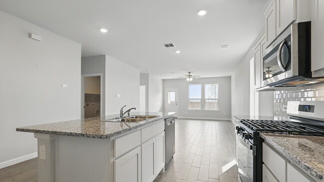 195 Greenhill Trail, Boyd, TX 76023 - photo 6