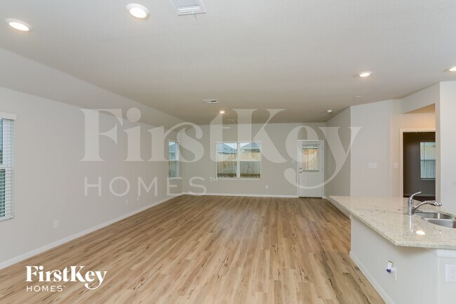 14006 Feed Park, San Antonio, TX 78252 - photo 2