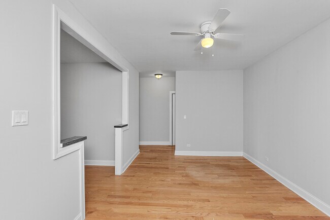 3720 N Pine Grove Ave unit 3720-W3, Chicago, IL 60613 - photo 4