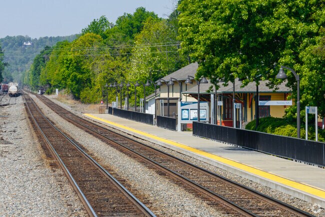 The Crescent Amtrak line runs twice a day, making stops in Toccoa at around 6:15am and 9:50pm., so you can easily catch a ride at your convenience.
