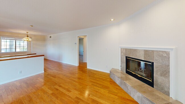 1078 W 10th St unit 1, San Pedro, CA 90731 - photo 2