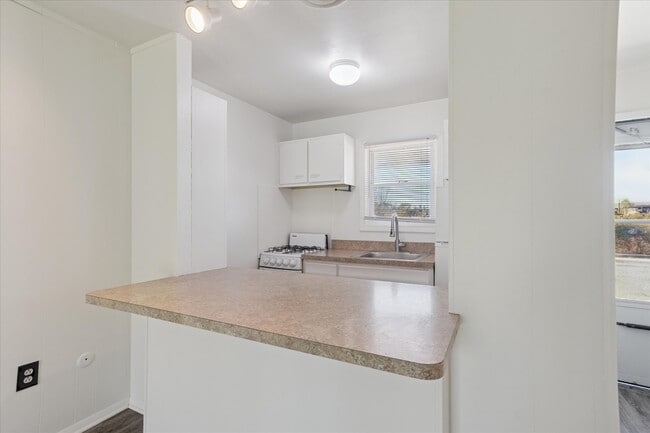 660-672 Flint Rd, Brighton, MI 48116 - photo 6