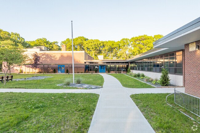 Locals love Sherman Elementary School for its suburban convenience in Warwick, RI.