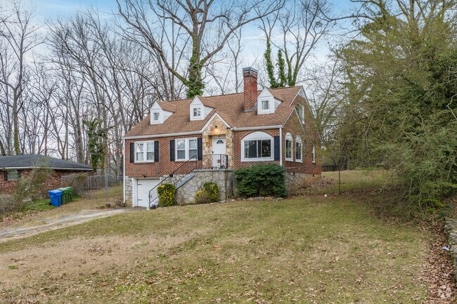 Cape Cods sit on wooded lots averaging a quarter acre in Beecher Hills.