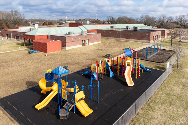 Hillsboro Primary School in Hillsboro, MO aligns with Missouri state standards.