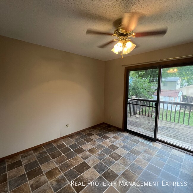 930 S Cleveland Ave, Sioux Falls, SD 57103 - photo 4