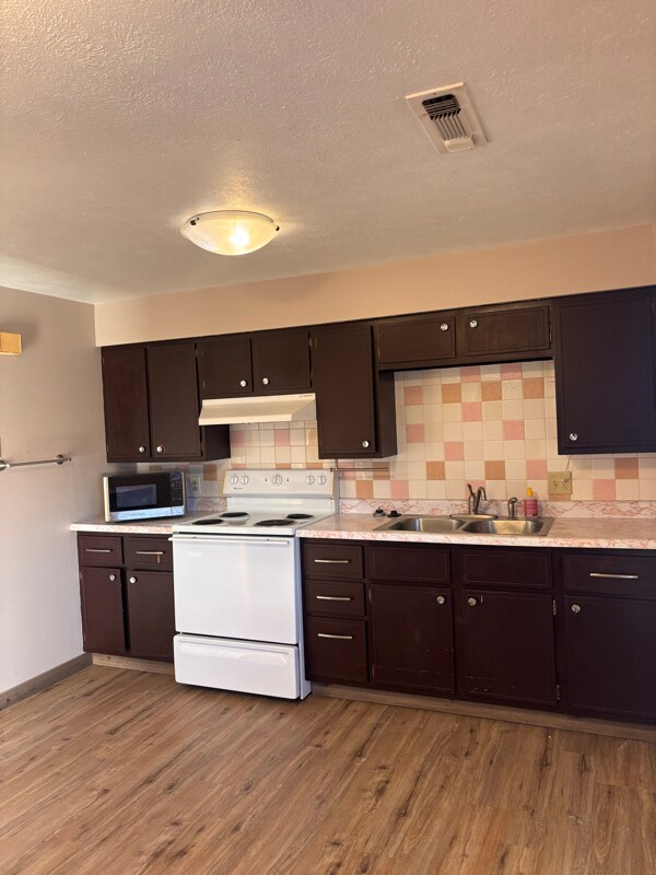 406 S Maxwell St, Ulysses, KS 67880