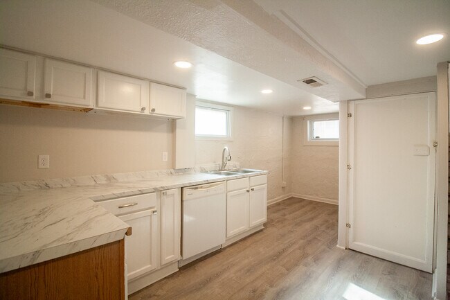 2105 8th Ave unit 2105 Unit B, Greeley, CO 80631 - photo 3