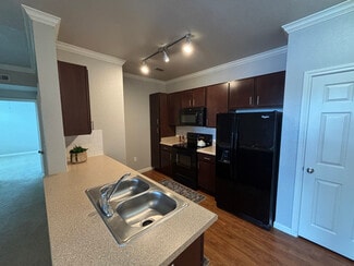 1811 Medical Pkwy Unit b2, San Marcos, TX 78666