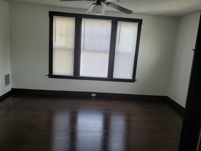 74 4th St unit 2nd floor, Hamden, CT 06514 - photo 5