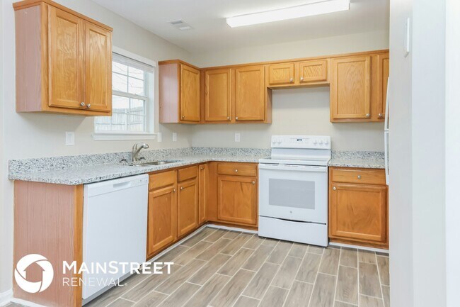 312 Harris Ave, Locust Grove, GA 30248 - photo 4