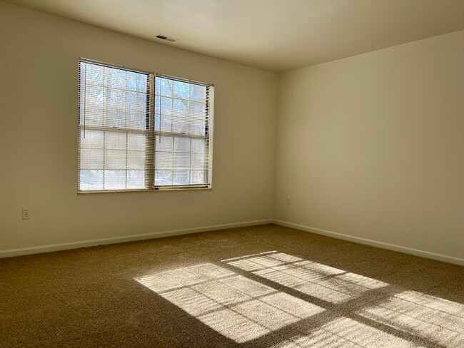 Isle Royal Apartments, Grosse Ile Township, MI 48138 - photo 4