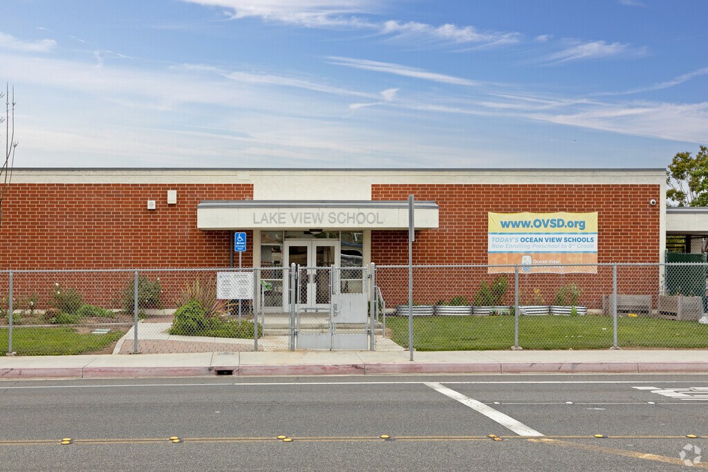Lake View Elementary is part of the Ocean View School District in Huntington Beach.