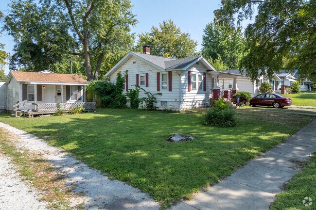 Homes in Lions Park come in a variety of sizes and shapes.
