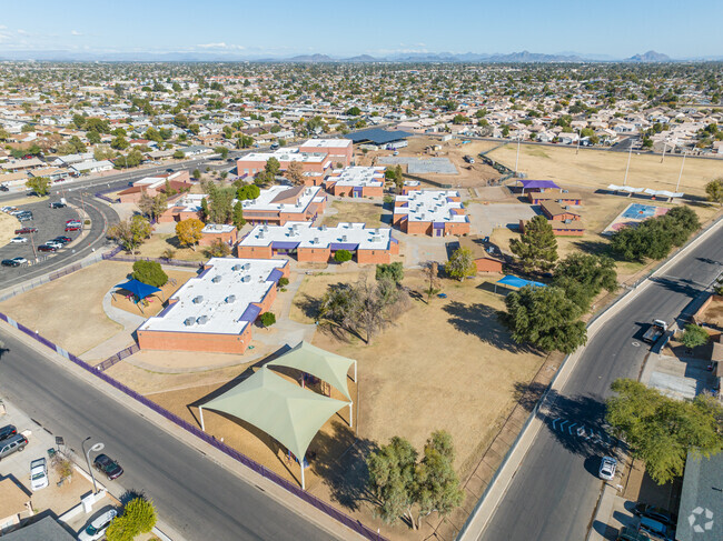 Desert Horizon Elementary ensures a conducive learning space with great amenities in Maryvale.