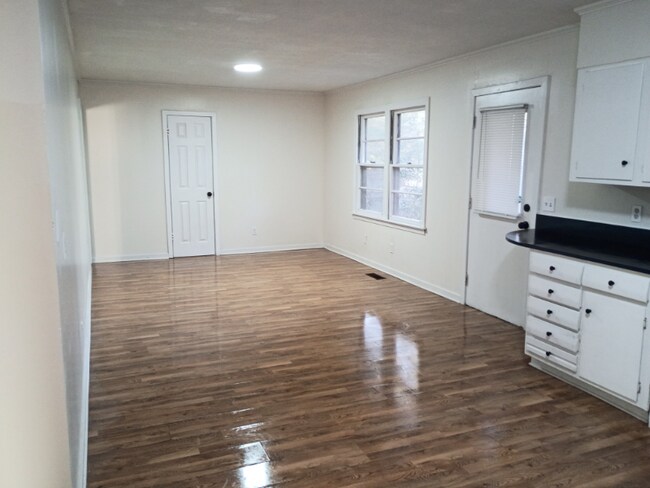 574 Daniel Cir, Jackson, MS 39212 - photo 4