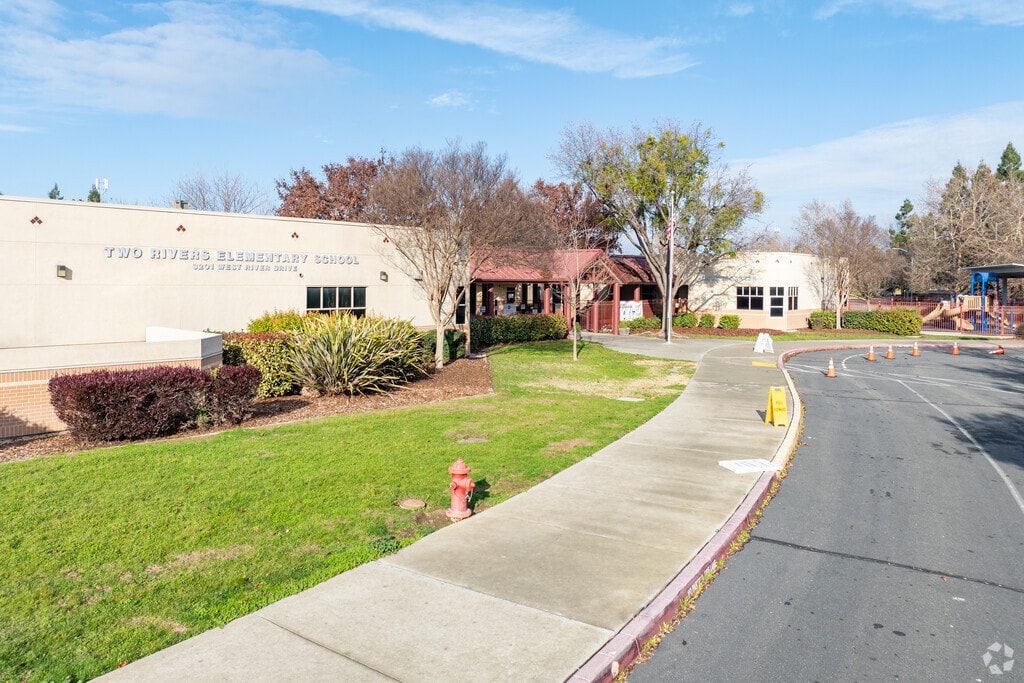 Two Rivers Elementary School is located in River's Edge of Sacramento, CA.