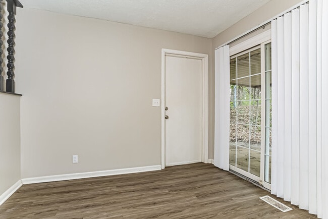 10203 Dewhill Ln, Cincinnati, OH 45251 - photo 7