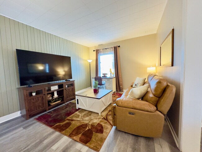 922 W Broadway St unit 1, Bradley, IL 60915 - photo 2