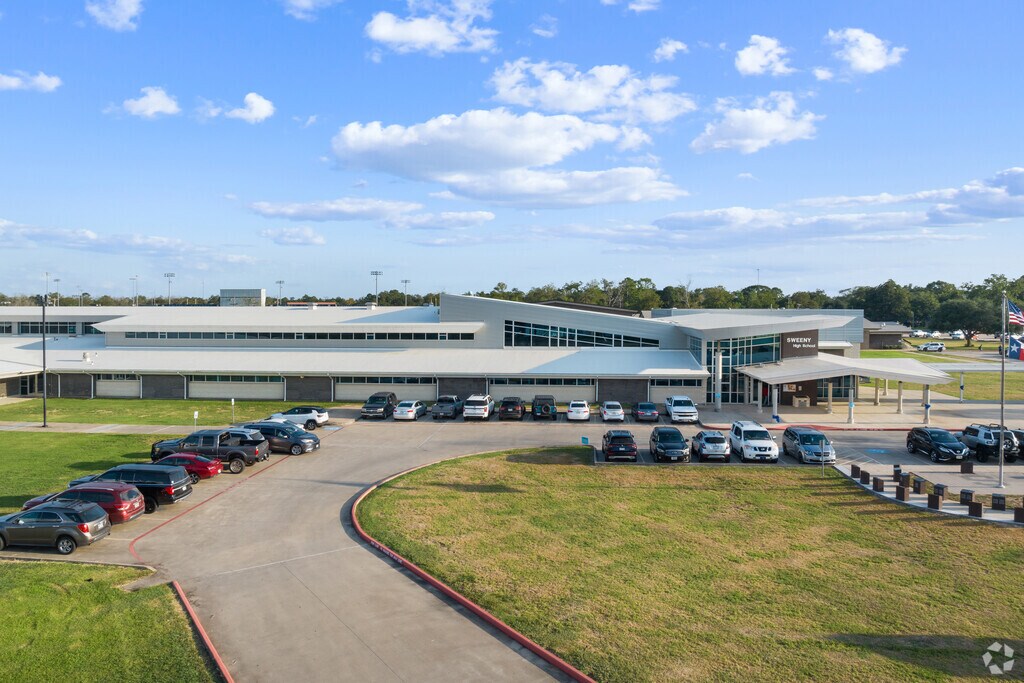 The school was founded in 1912 and has about 601 students.